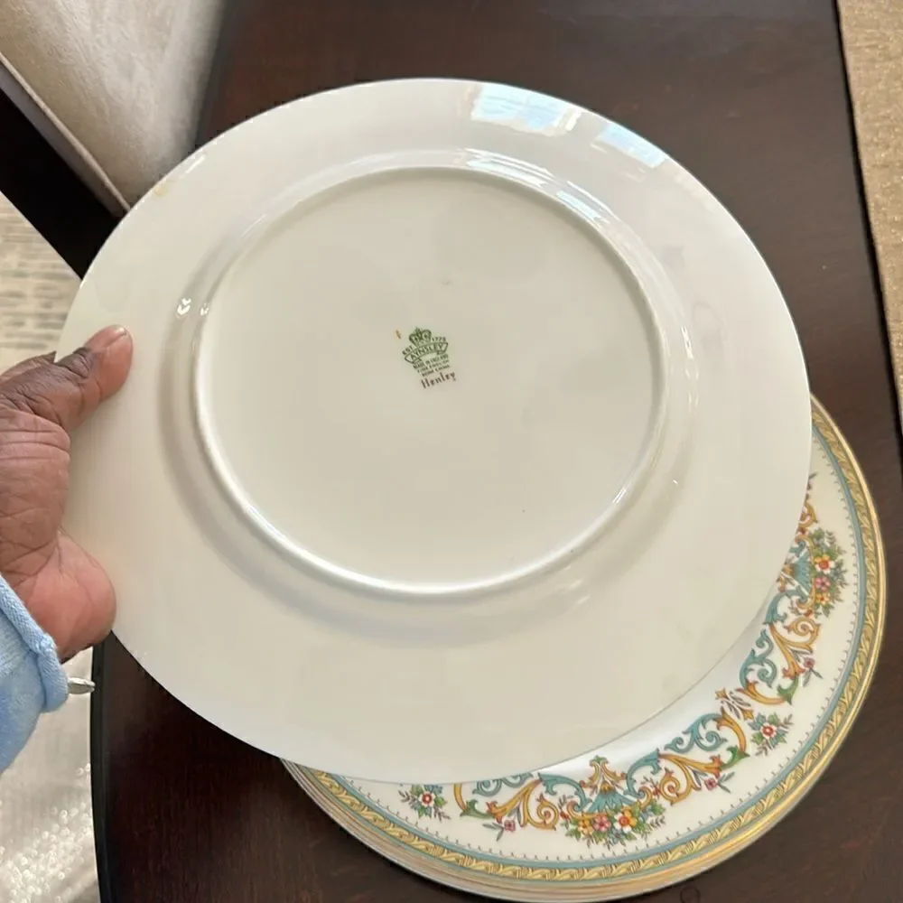Aynesley 10” Henley Dinner Plate (4) Included